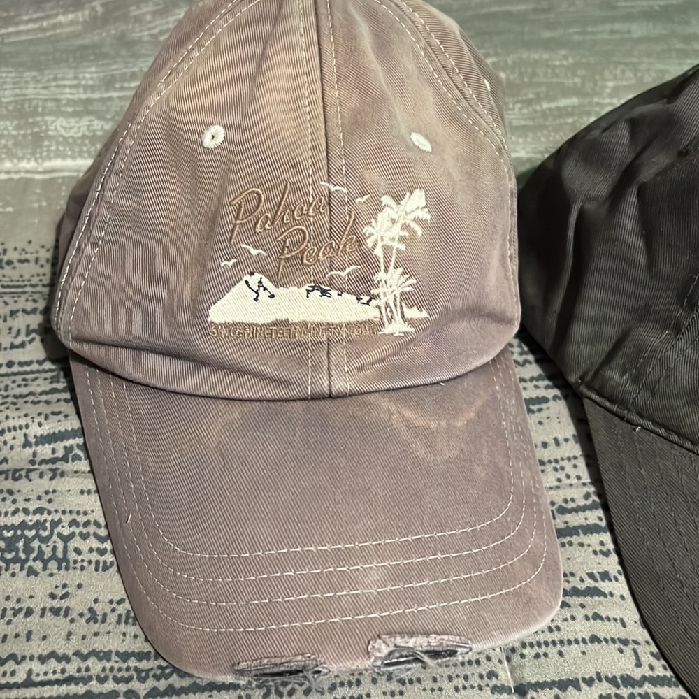 Assorted hat collection - Picture 5 of 9